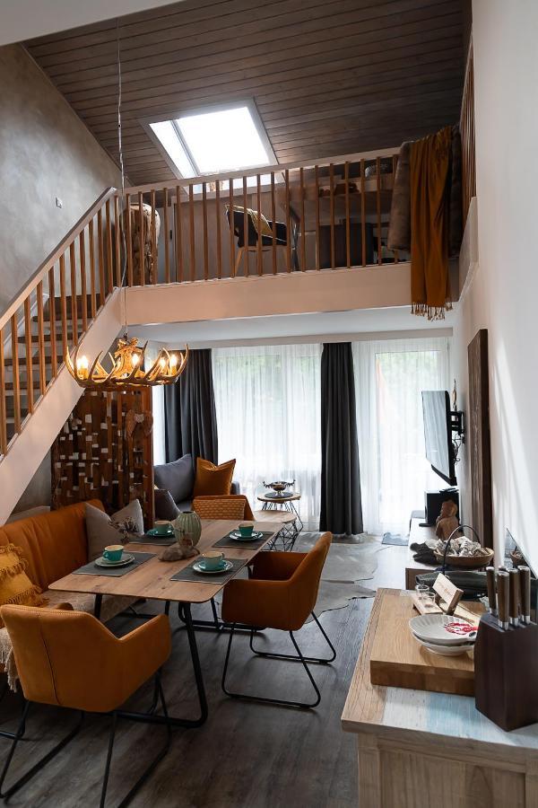 Ferienwohnung VIP Deluxe 107qm auf zwei Etagen 1 Dopplezimmer EG 1 Doppelzimmer auf der Galerie sowie 2 Badezimmer und komplette Küche mit Mikrowelle und Backofen Ideal für 1 bis 6 Gäste Direkter Blick auf Garten und Bergblick Alles nur nicht 0815 Schliersee Exterior foto